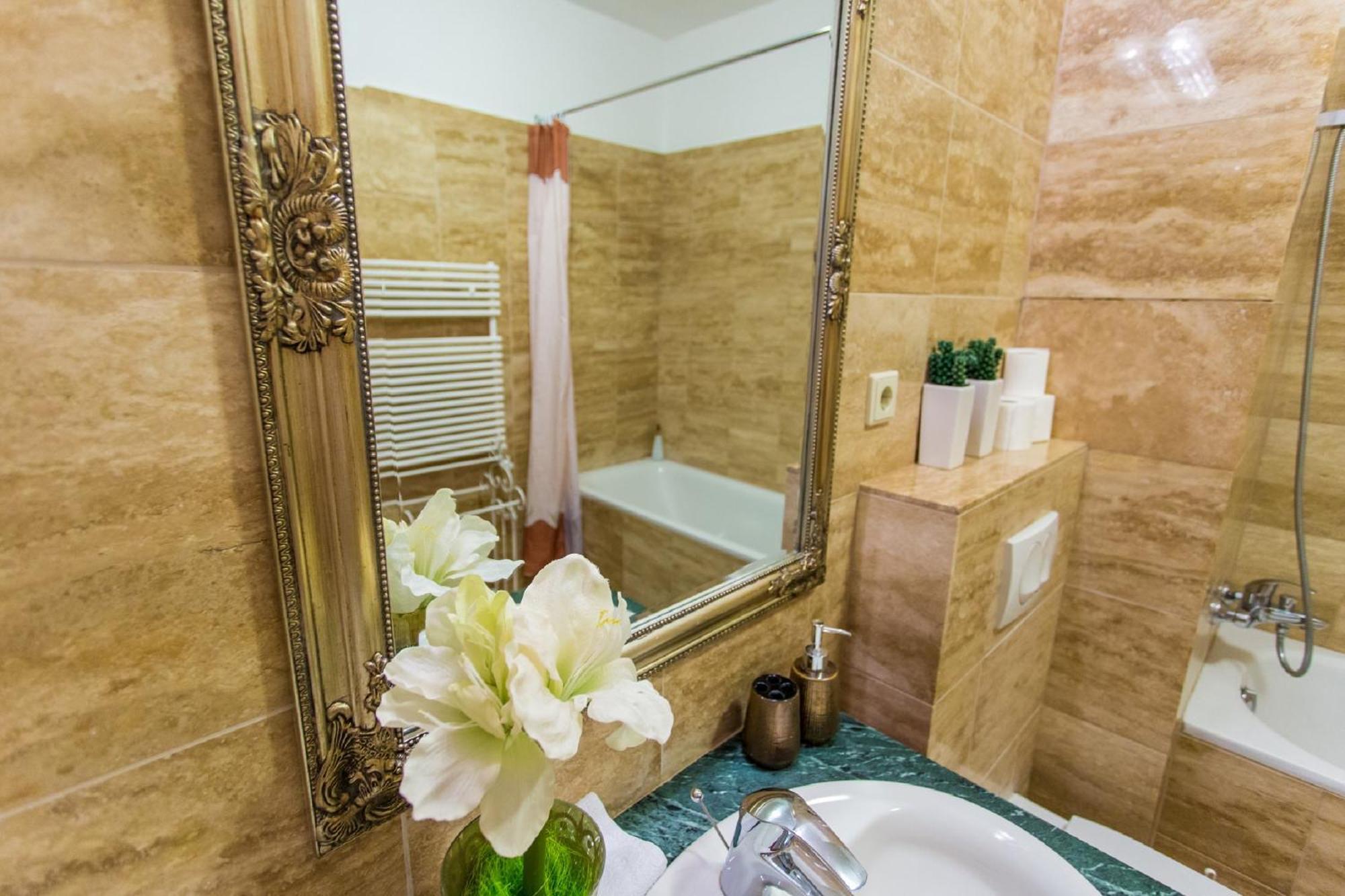 Colours Apartments Superior With Free Parking Budapest Exteriör bild